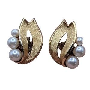 Vintage Crown Trafari Gold Tone Faux Pearls Leaves Shape Clip-On Earrings Signed